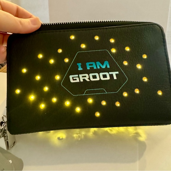 NWT. Disney Parks Marvel Guardians of Galaxy - I Am Groot Phone Case Wallet - Picture 3 of 13